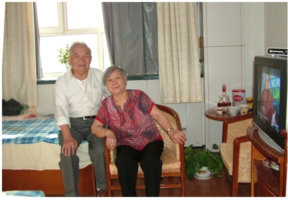  在巴州福康老年公寓相识、相恋，组建新家庭的王叔和张阿姨