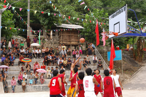 “一场两台” 助力农村篮球运动“焕新”