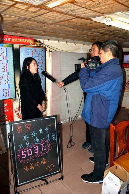 孙站长接受记者采访