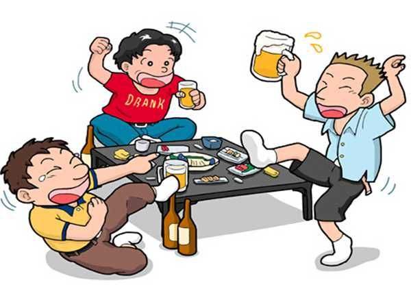 互相比划喝酒喝醉了