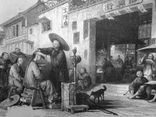 光脑袋，留长辫，一刀剪，全披散