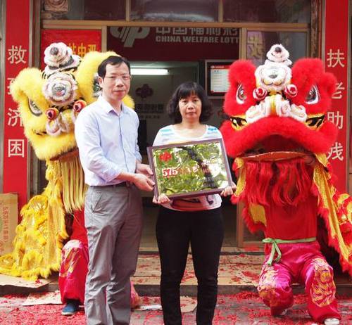 近30年购彩路 广东清远彩民喜中575万元双色球大奖