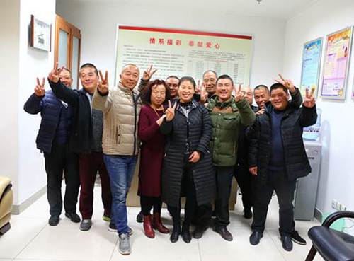 中奖彩友露脸拍照 传递福彩正能量 中奖彩友露脸拍照 传递福彩正能量