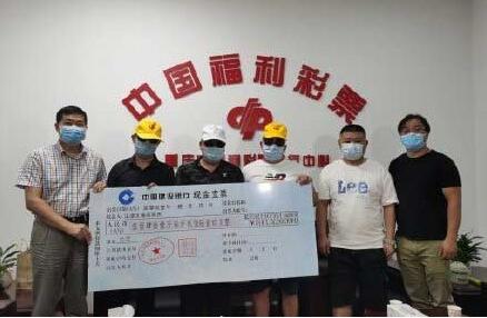 重庆四人合买双色球中541万元大奖，“淡定”兑奖红遍抖音