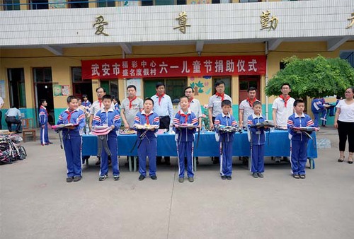 牵手学童 武安福彩走进管陶乡小店村