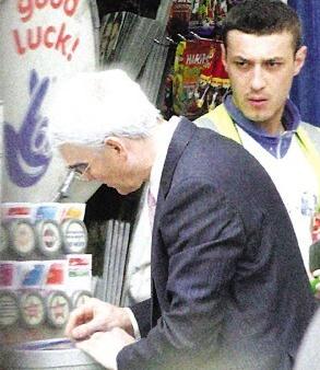 英财政大臣阿利斯泰尔·达林买彩票 事后被证明是愚人节恶搞