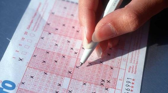 2014美国彩票销量700亿美元 比看电影花钱多