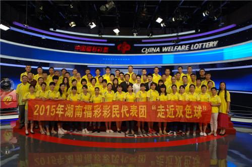 “天下凤凰”获全国即开票手工艺品决赛平面作品一等奖