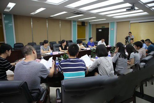 重庆市福彩中心向记者介绍资助活动安排