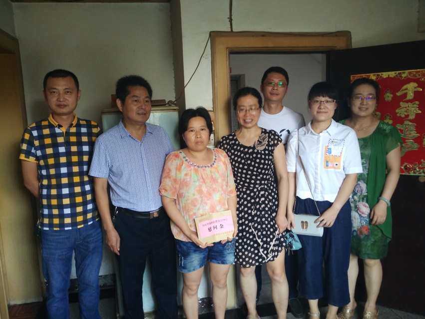 江苏福彩践行“两学一做” 走访困难家庭
