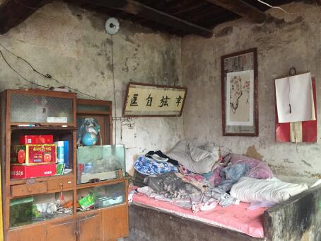 屋顶漏雨的家