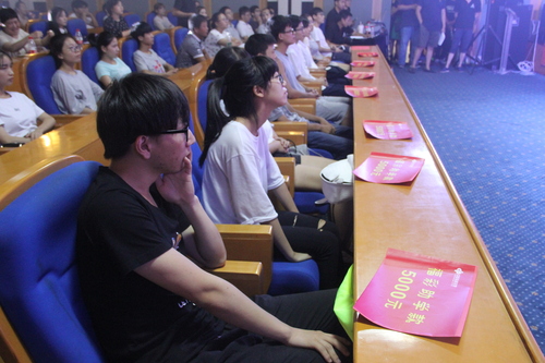 浙江宁波福彩9年助学 让爱与希望绽放在大学路上