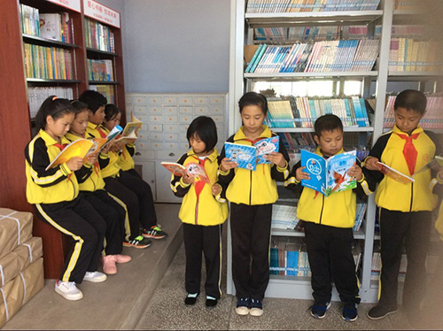 孩子们在看书