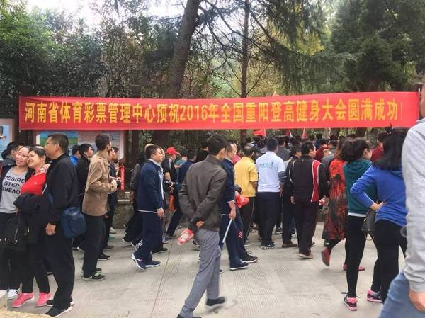 大会现场人群