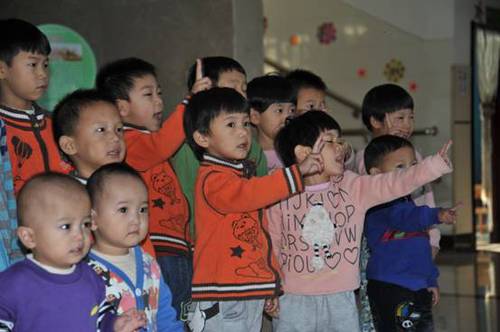 淄博市儿童福利院的“妈妈”和孩子们2