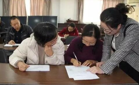 参会人员对中心党建工作进行了群众满意度测评