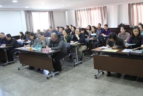 李新主任围绕2016年度中心领导班子工作的四个方面进行了报告