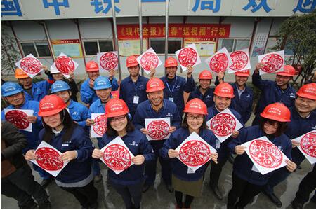 浙江宁波福彩给1150位建筑工人送暖心福袋 