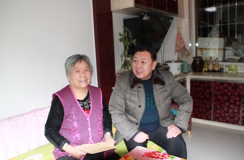 看望慰问家庭困难群众