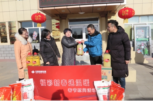 包头市福彩中心一行慰问包头市社会福利院