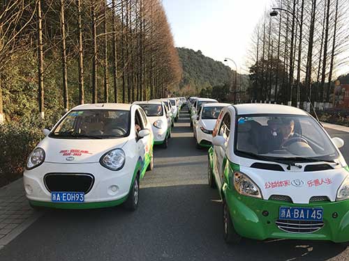 接下来让我们回到精彩的首发式现场