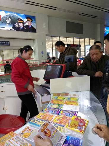 烟台火车站内刮刮乐销售柜台