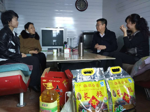 慰问收银员刘大姐