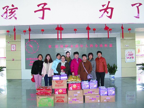 阜阳福彩志愿者走近福利院
