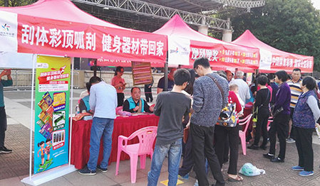 广东梅州940电台春季车展体彩顶呱刮现场
