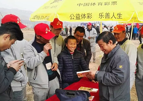 杏花节期间，顶呱刮受热捧