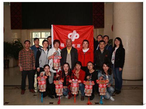 养老福利院的工作人员也对福彩志愿者们