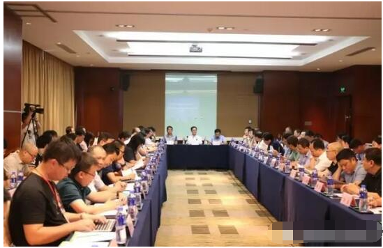 与会代表在会议现场畅所欲言