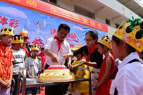 送去快乐时光 三地八所学校获赠“快乐操场”