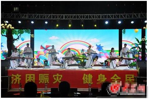 歌曲、舞蹈、戏曲等节目轮番上演，精彩纷呈