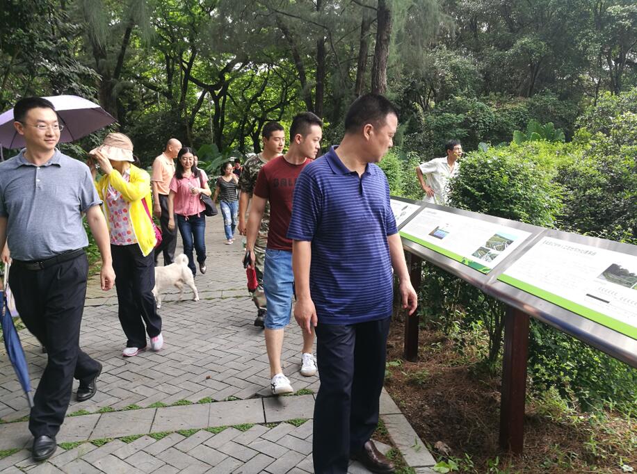 “党员进军营学习”实地走访边防线