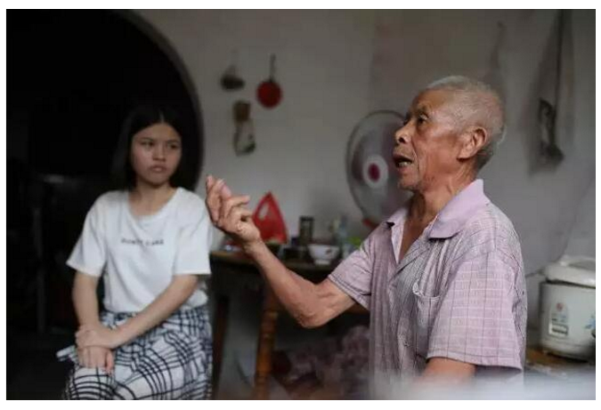 父母双亡爷爷拾荒把她养大 浙江福彩及时伸出援手