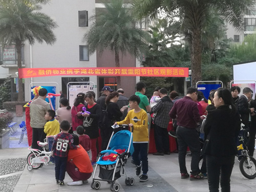 体彩“公益电影社区行”走进湖北武汉融侨锦城