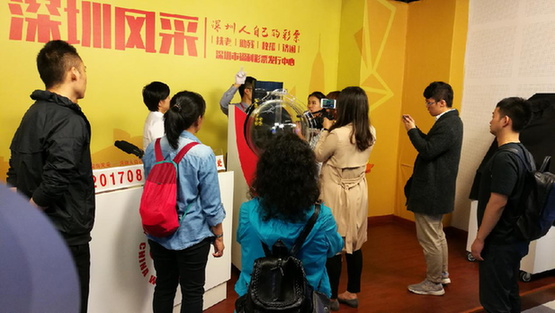 市民现场观摩“深圳风采”
