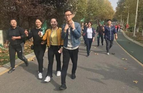 中心职工个个情绪高涨