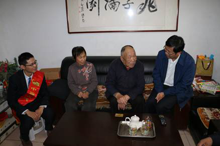 山东福彩为238位困难老人送去19万慰问金