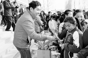 山东省济南市“公益体彩 爱心操场”走进济阳县