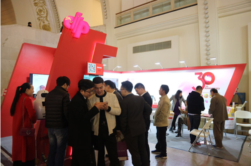 福彩展位参观者络绎不绝