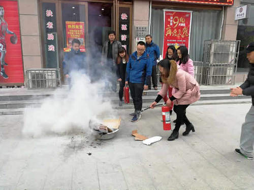 福彩工作人员进行消防知识培训和演练