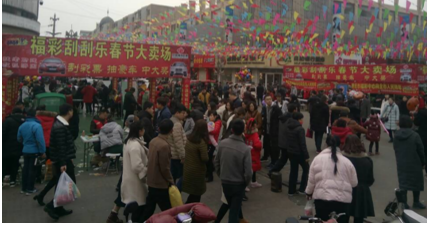 刮刮乐卖场刮奖扫码乐不停 更有初八抽取8辆汽车大奖
