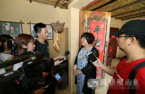 日照市社会福利中心院长范玲接受采访