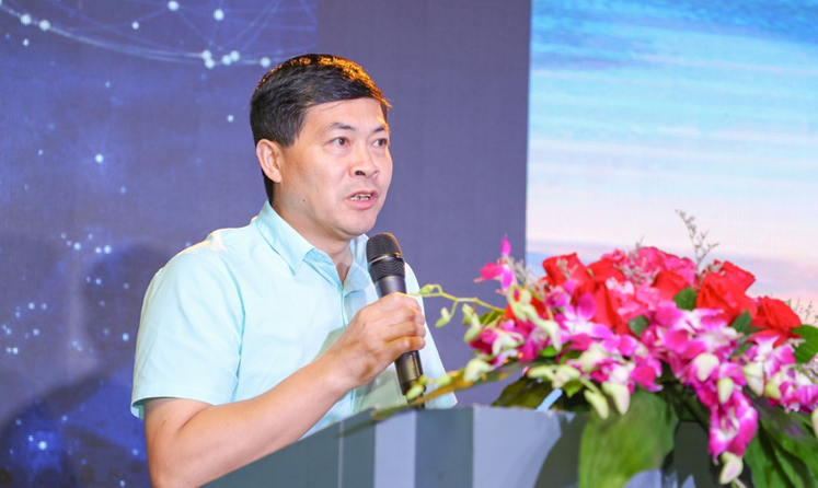 重庆市福利彩票发行中心主任何亚雄