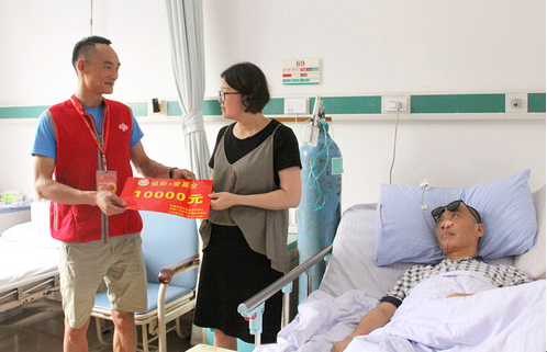 江苏无锡福彩资助万元爱心款