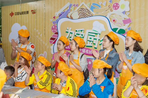 经验丰富的烘焙师亲手教授大家制作点心