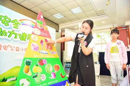 朱梓含医师给大家讲解食品安全小常识