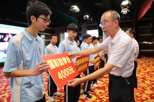 “福泽潇湘·扶贫助学”公益活动